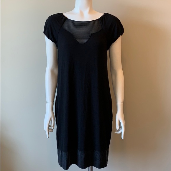 BCBGMaxAzria Dresses & Skirts - BCBGMAXAZRIA Silk & Rayon Short Dress